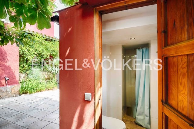 6 makuuhuone Huvila myytävänä paikassa Empuriabrava, Castelló d'Empúries mukana uima-altaan 
autotalli - 999 000 € (Ref: 9041034)