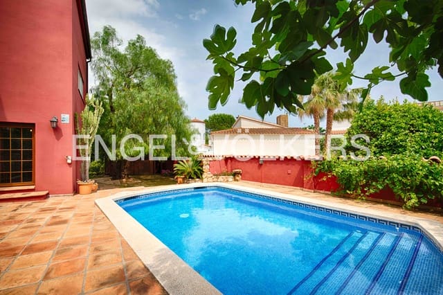 6 makuuhuone Huvila myytävänä paikassa Empuriabrava, Castelló d'Empúries mukana uima-altaan 
autotalli - 999 000 € (Ref: 9041034)