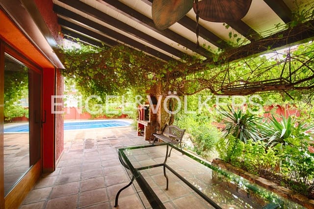 6 makuuhuone Huvila myytävänä paikassa Empuriabrava, Castelló d'Empúries mukana uima-altaan 
autotalli - 999 000 € (Ref: 9041034)