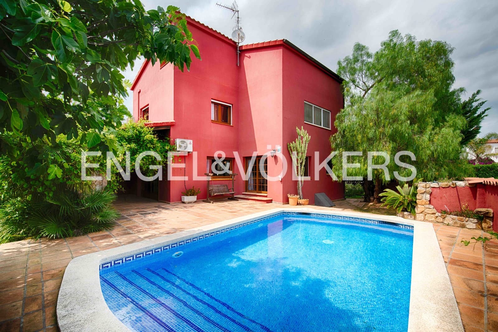 6 soverom Villa til salgs i Empuriabrava med svømmebasseng garasje - € 950 000 (Ref: 9041034)