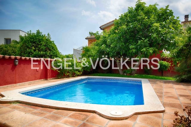 6 chambre Villa/Maison à vendre à Empuriabrava, Castelló d'Empúries avec piscine garage - 950 000 € (Ref: 9041034)