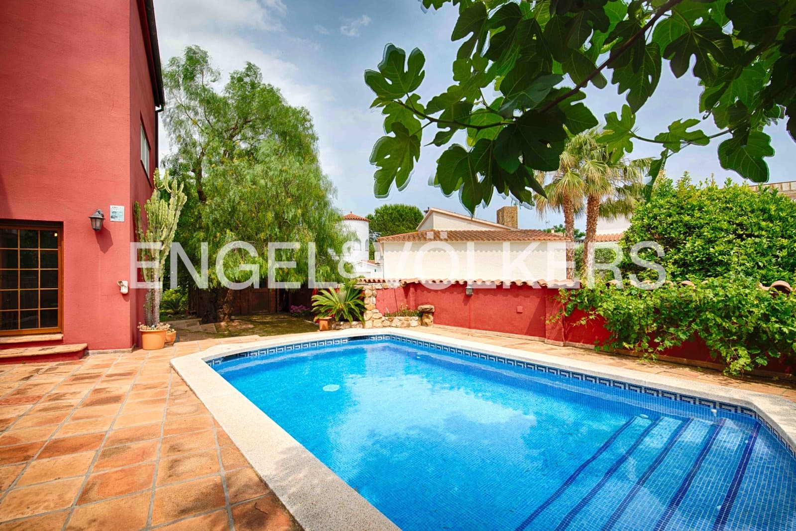 6 soverom Villa til salgs i Empuriabrava med svømmebasseng garasje - € 950 000 (Ref: 9041034)