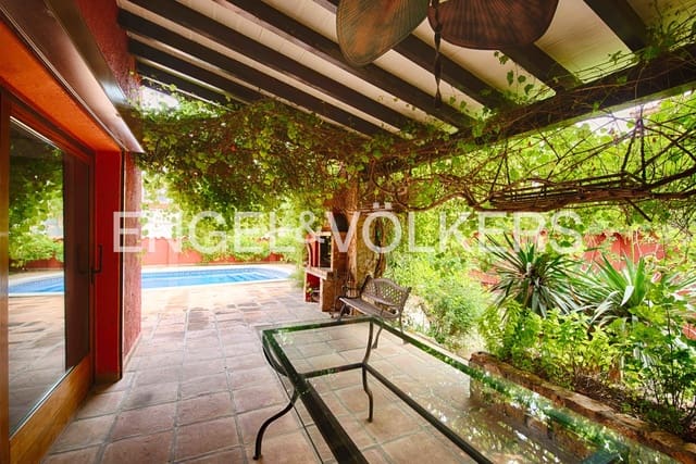 6 chambre Villa/Maison à vendre à Empuriabrava, Castelló d'Empúries avec piscine garage - 950 000 € (Ref: 9041034)