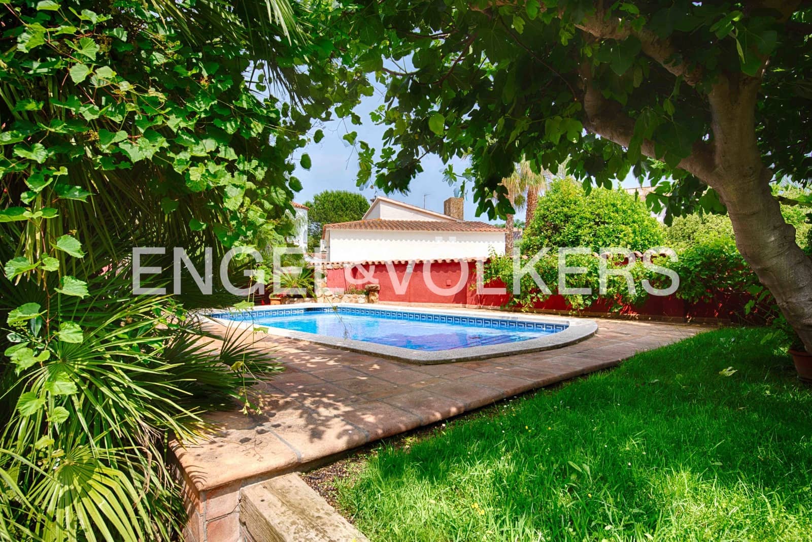 6 soverom Villa til salgs i Empuriabrava med svømmebasseng garasje - € 950 000 (Ref: 9041034)