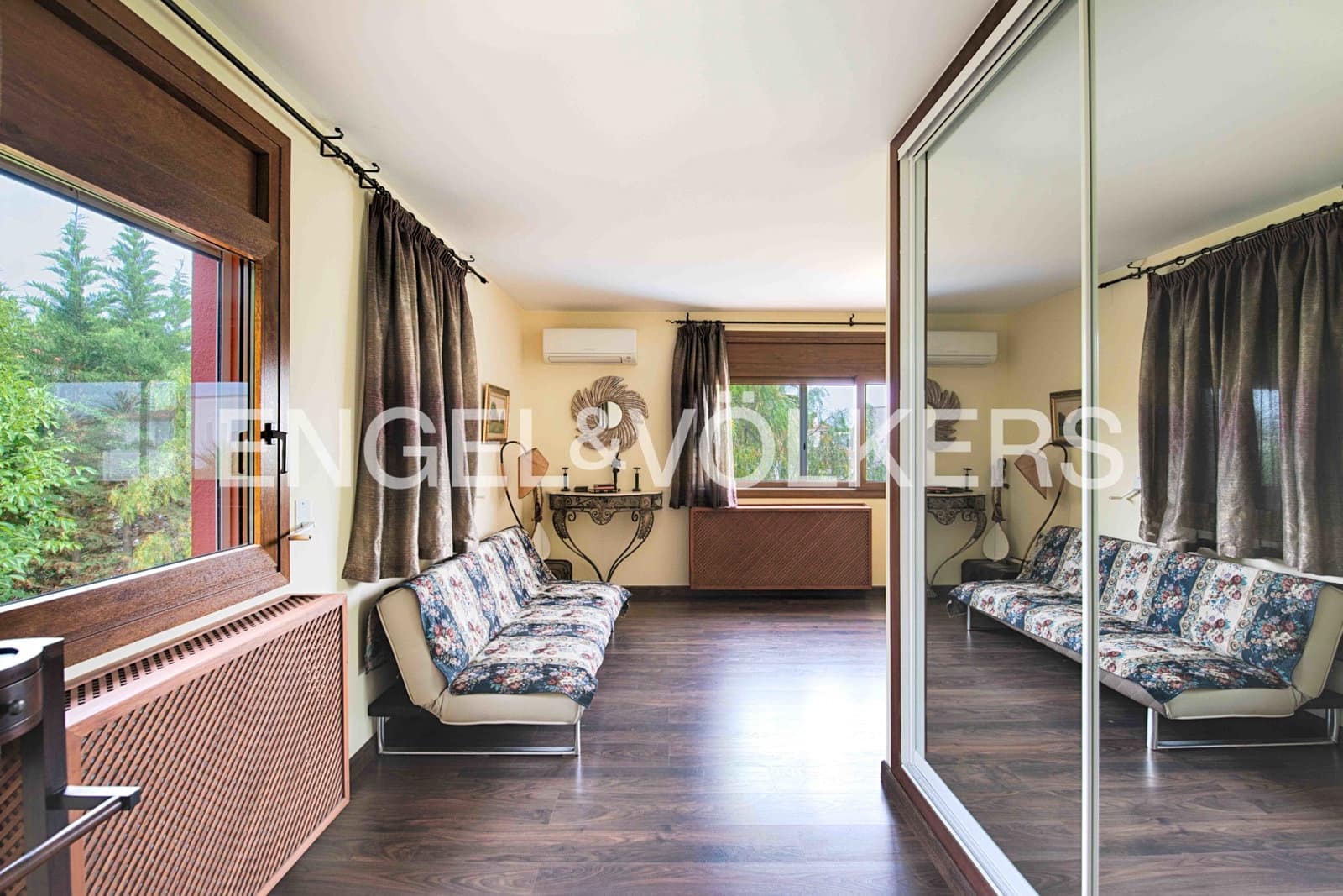 6 soverom Villa til salgs i Empuriabrava med svømmebasseng garasje - € 950 000 (Ref: 9041034)