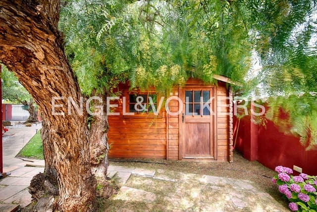 6 chambre Villa/Maison à vendre à Empuriabrava, Castelló d'Empúries avec piscine garage - 950 000 € (Ref: 9041034)