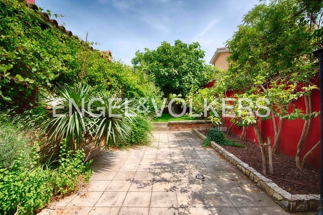 6 chambre Villa/Maison à vendre à Empuriabrava, Castelló d'Empúries avec piscine garage - 950 000 € (Ref: 9041034)