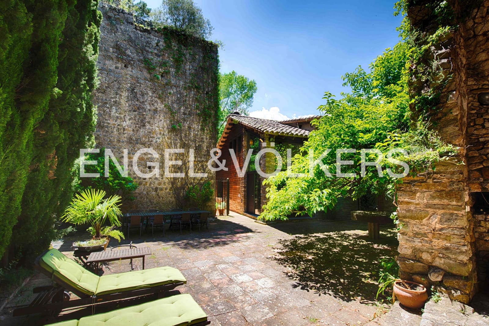 6 soveværelse Villa til salg i Sant Llorenc de la Muga med swimmingpool garage - € 990.000 (Ref: 9041242)