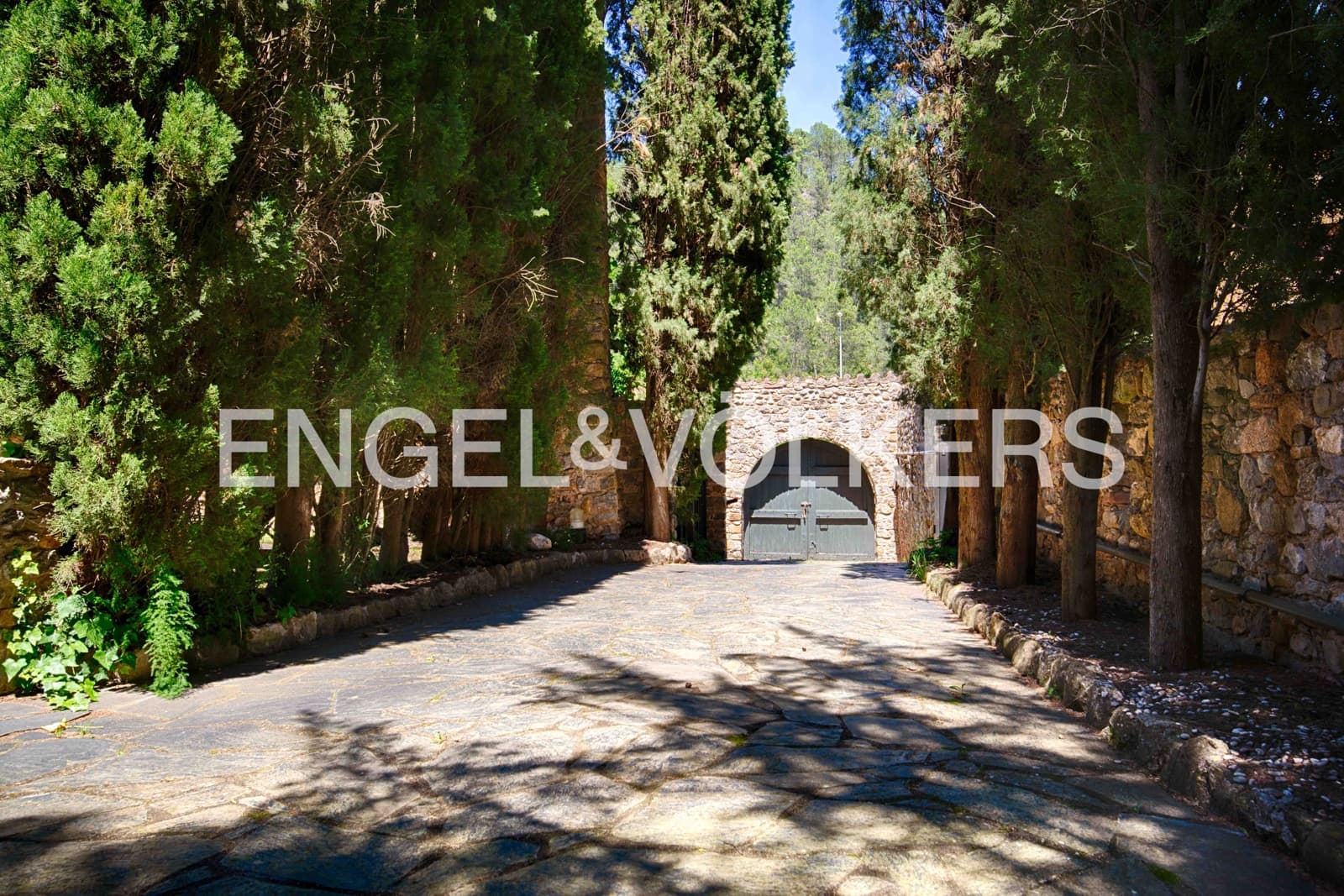 6 soveværelse Villa til salg i Sant Llorenc de la Muga med swimmingpool garage - € 990.000 (Ref: 9041242)