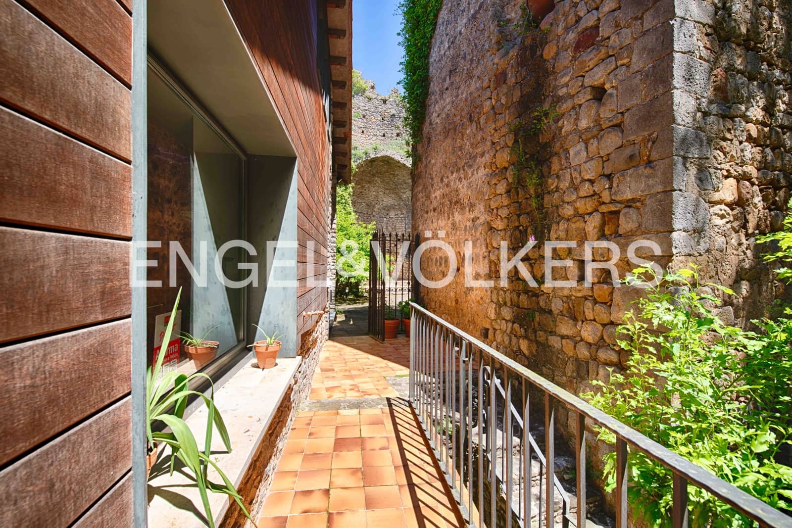 6 soveværelse Villa til salg i Sant Llorenc de la Muga med swimmingpool garage - € 990.000 (Ref: 9041242)