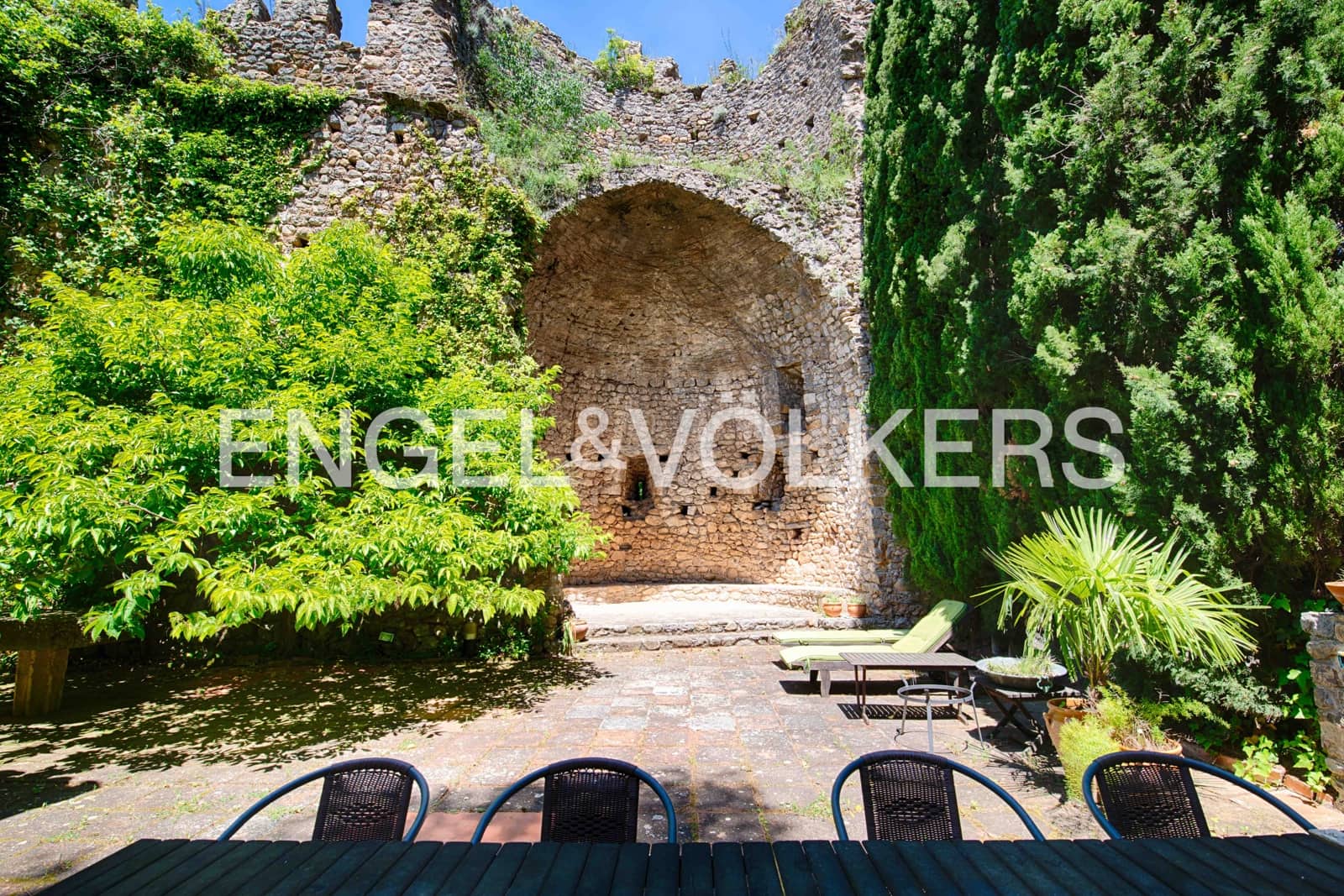 6 soveværelse Villa til salg i Sant Llorenc de la Muga med swimmingpool garage - € 990.000 (Ref: 9041242)