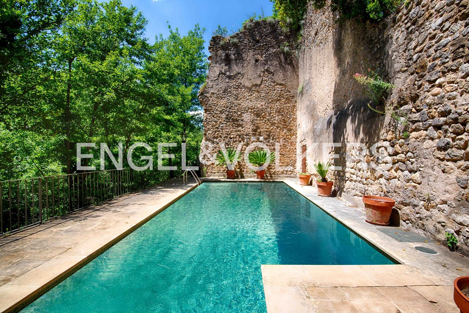 6 soveværelse Villa til salg i Sant Llorenc de la Muga med swimmingpool garage - € 990.000 (Ref: 9041242)