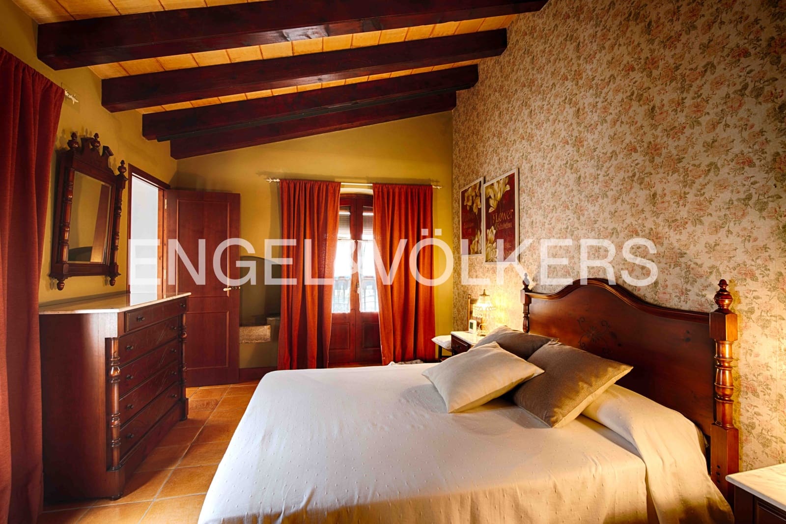 5 soveværelse Byhus til salg i Castello d'Empuries med garage - € 399.000 (Ref: 9057104)