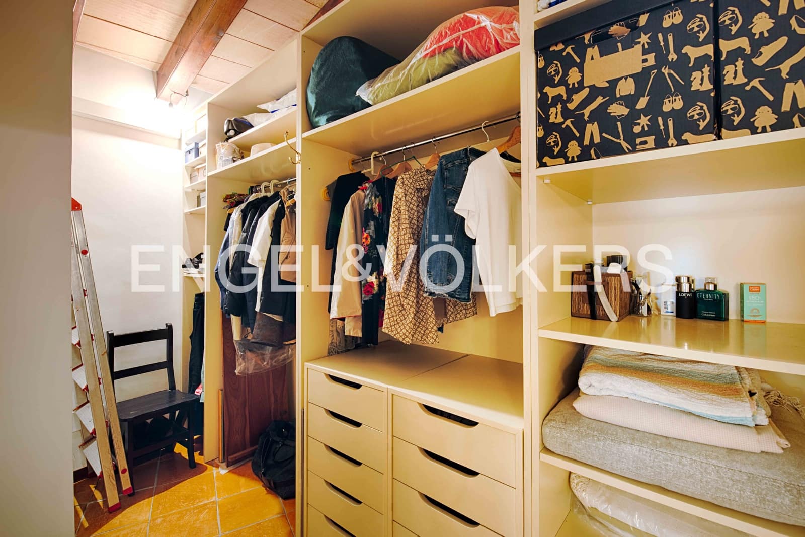 5 soveværelse Byhus til salg i Castello d'Empuries med garage - € 399.000 (Ref: 9057104)