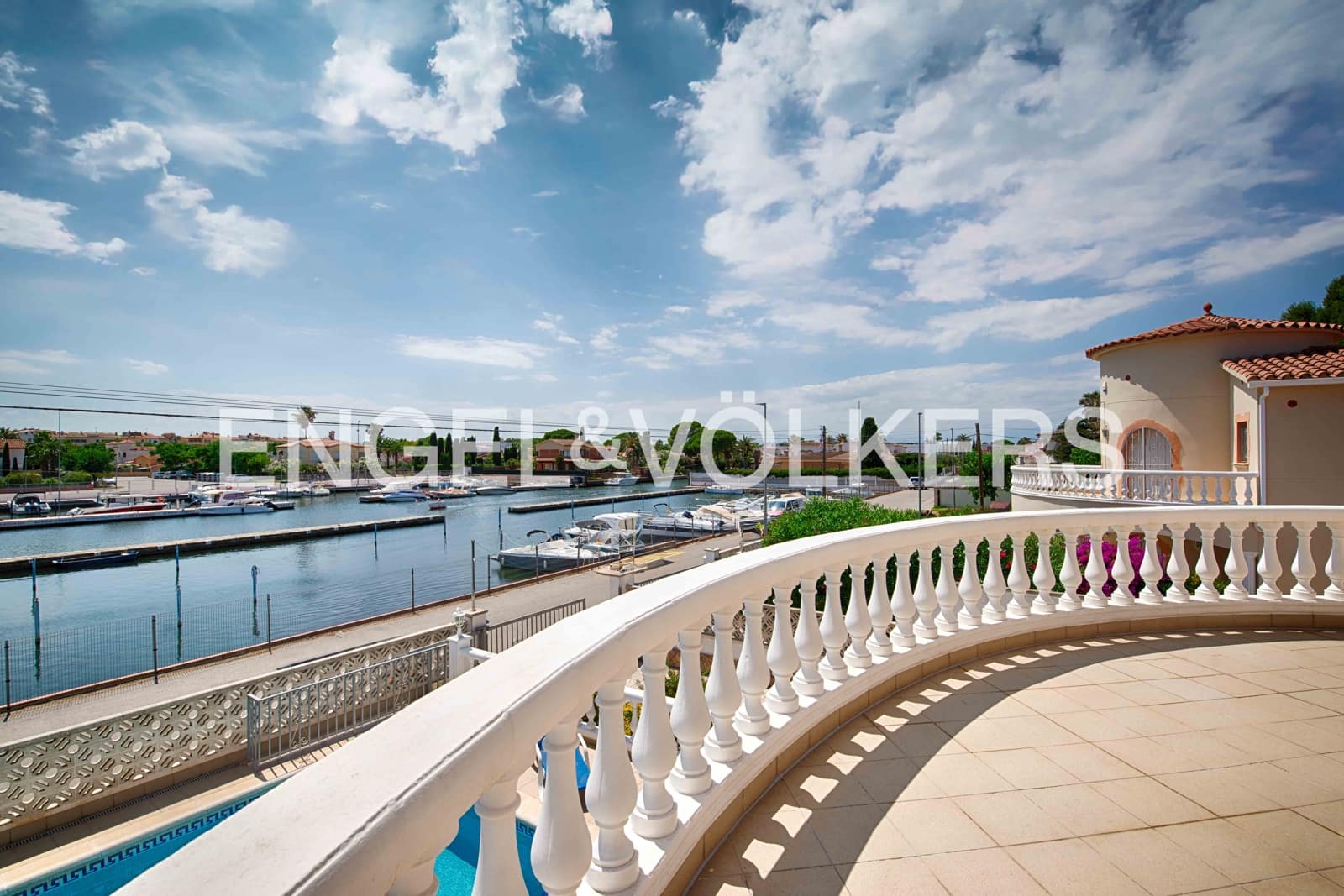 5 soveværelse Villa til salg i Empuriabrava med swimmingpool garage - € 749.000 (Ref: 9074191)