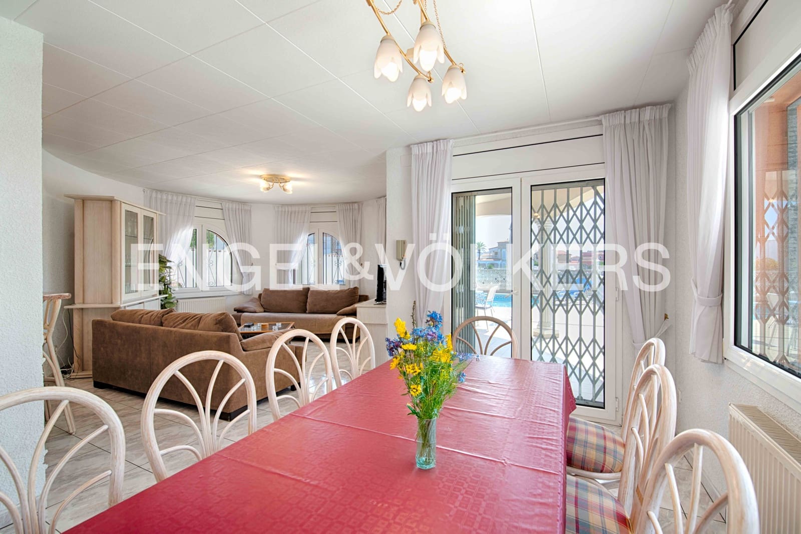 5 soveværelse Villa til salg i Empuriabrava med swimmingpool garage - € 749.000 (Ref: 9074191)