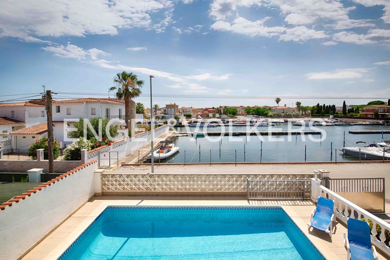 5 soveværelse Villa til salg i Empuriabrava med swimmingpool garage - € 749.000 (Ref: 9074191)