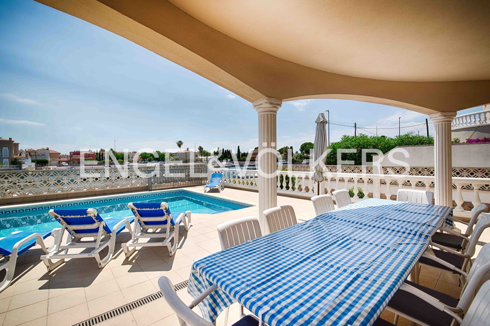 5 soveværelse Villa til salg i Empuriabrava med swimmingpool garage - € 749.000 (Ref: 9074191)