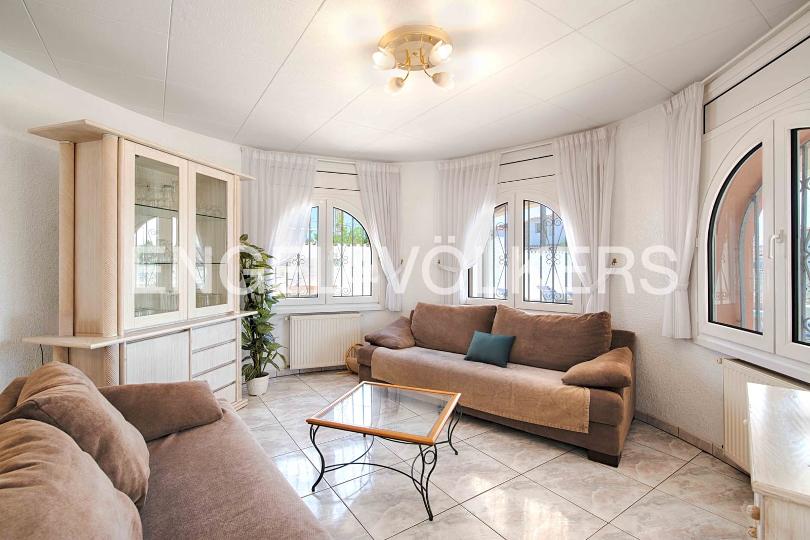 5 soveværelse Villa til salg i Empuriabrava med swimmingpool garage - € 749.000 (Ref: 9074191)