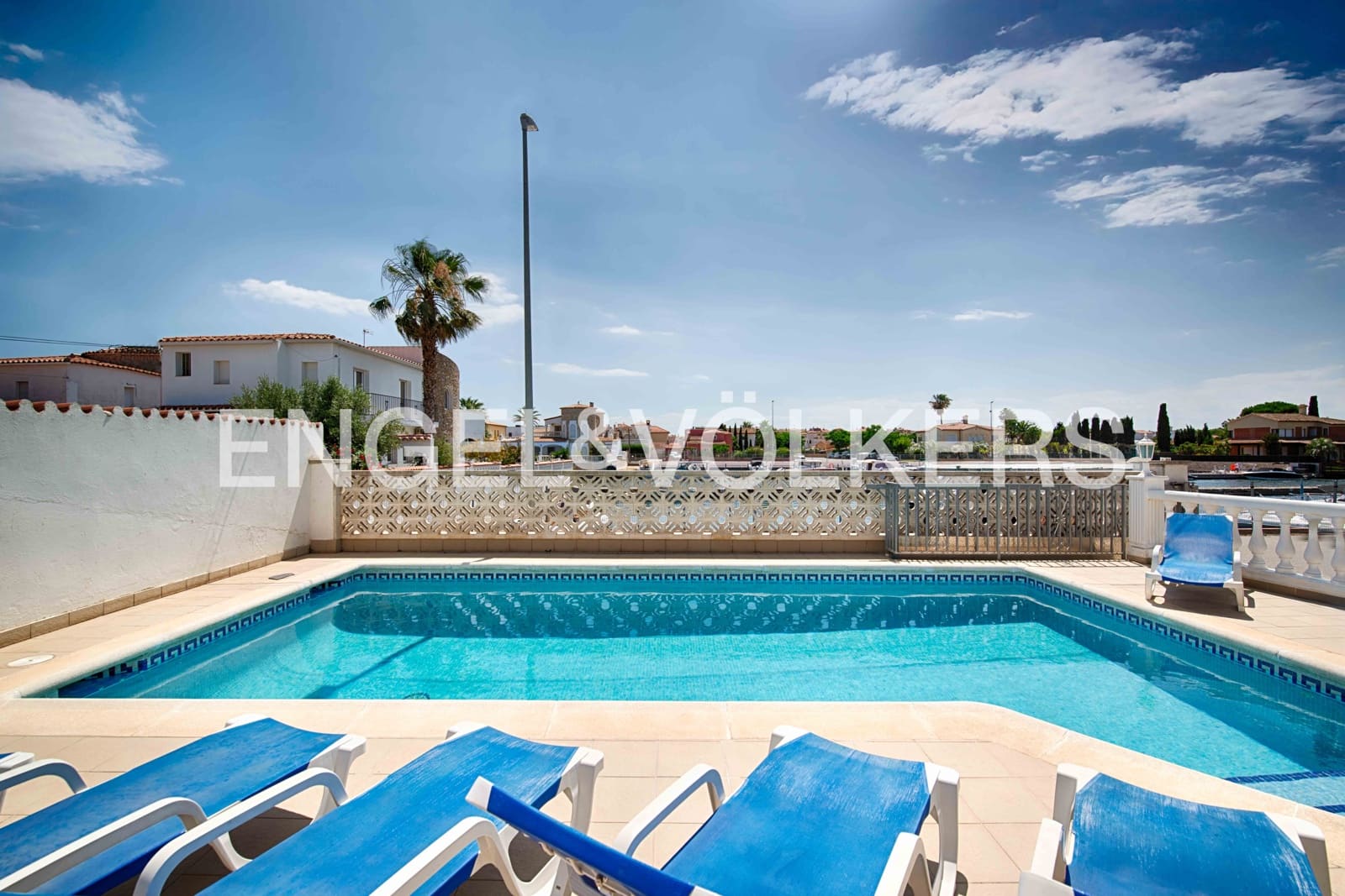 5 soveværelse Villa til salg i Empuriabrava med swimmingpool garage - € 749.000 (Ref: 9074191)
