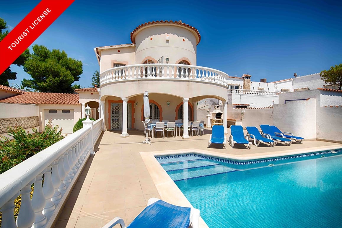 5 soveværelse Villa til salg i Empuriabrava med swimmingpool garage - € 749.000 (Ref: 9074191)