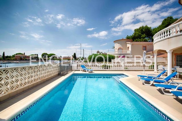 5 sypialnia Willa na sprzedaż w Empuriabrava, Castelló d'Empúries z basenem garażem - 749 000 € (Ref: 9074191)