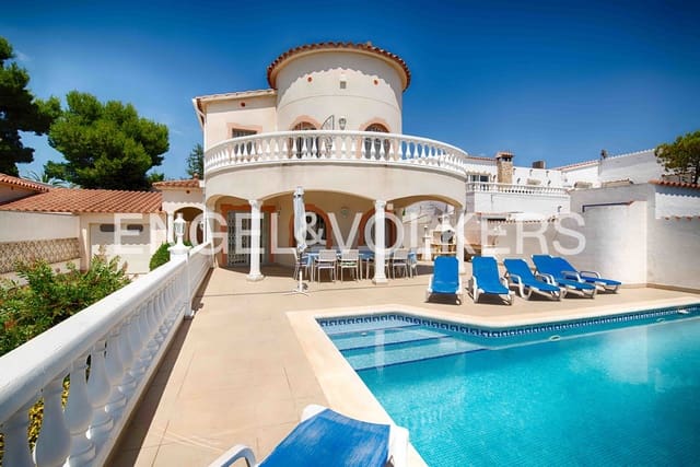 5 sypialnia Willa na sprzedaż w Empuriabrava, Castelló d'Empúries z basenem garażem - 749 000 € (Ref: 9074191)