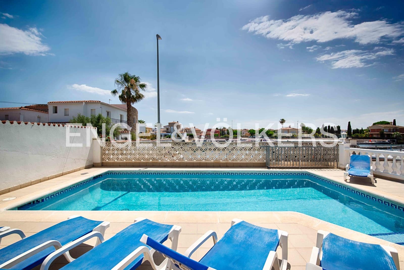 5 Zimmer Villa zu verkaufen in Empuriabrava mit Pool Garage - 749.000 € (Ref: 9074191)
