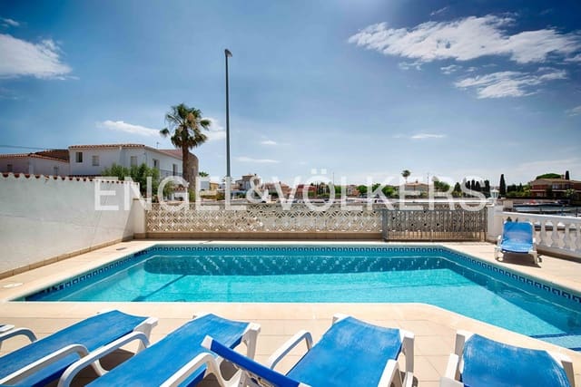 5 sypialnia Willa na sprzedaż w Empuriabrava, Castelló d'Empúries z basenem garażem - 749 000 € (Ref: 9074191)