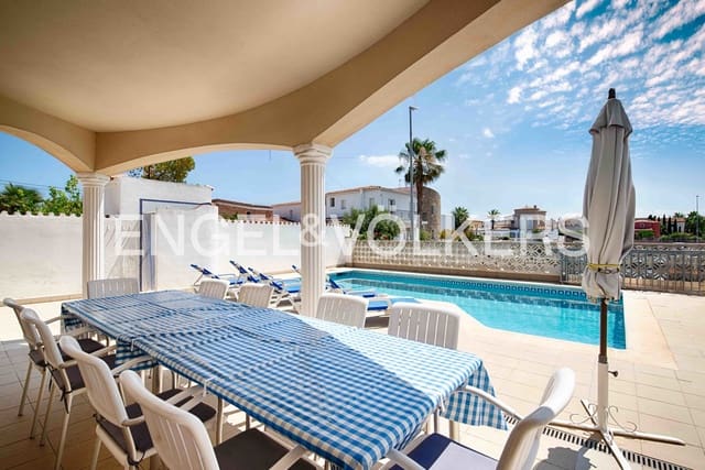 5 sypialnia Willa na sprzedaż w Empuriabrava, Castelló d'Empúries z basenem garażem - 749 000 € (Ref: 9074191)