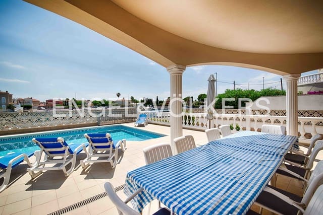 5 sypialnia Willa na sprzedaż w Empuriabrava, Castelló d'Empúries z basenem garażem - 749 000 € (Ref: 9074191)