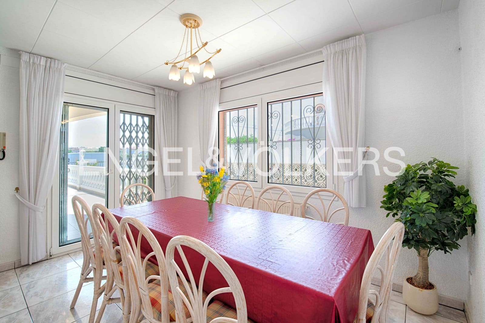 5 Zimmer Villa zu verkaufen in Empuriabrava mit Pool Garage - 749.000 € (Ref: 9074191)