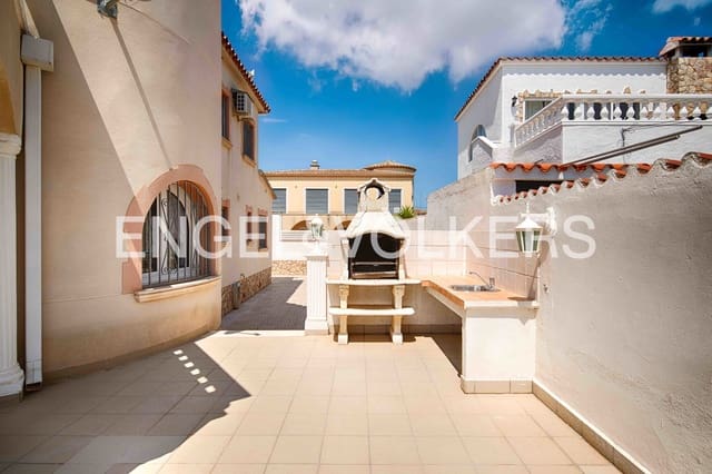 5 sypialnia Willa na sprzedaż w Empuriabrava, Castelló d'Empúries z basenem garażem - 749 000 € (Ref: 9074191)