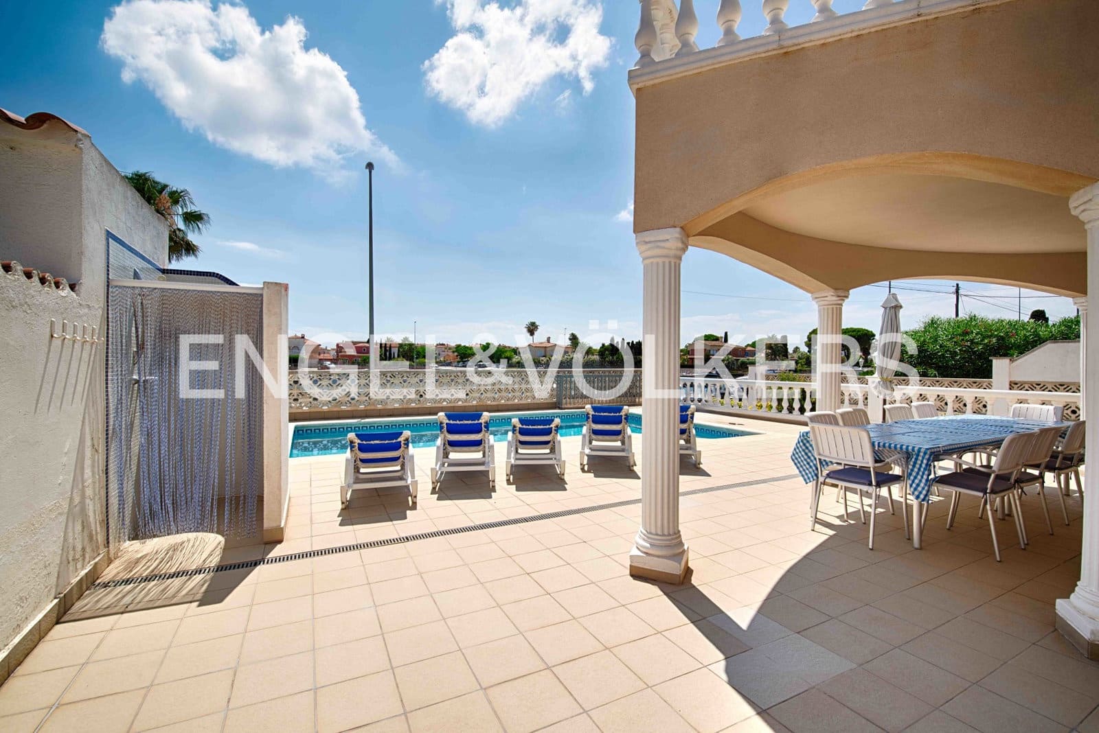 5 Zimmer Villa zu verkaufen in Empuriabrava mit Pool Garage - 749.000 € (Ref: 9074191)