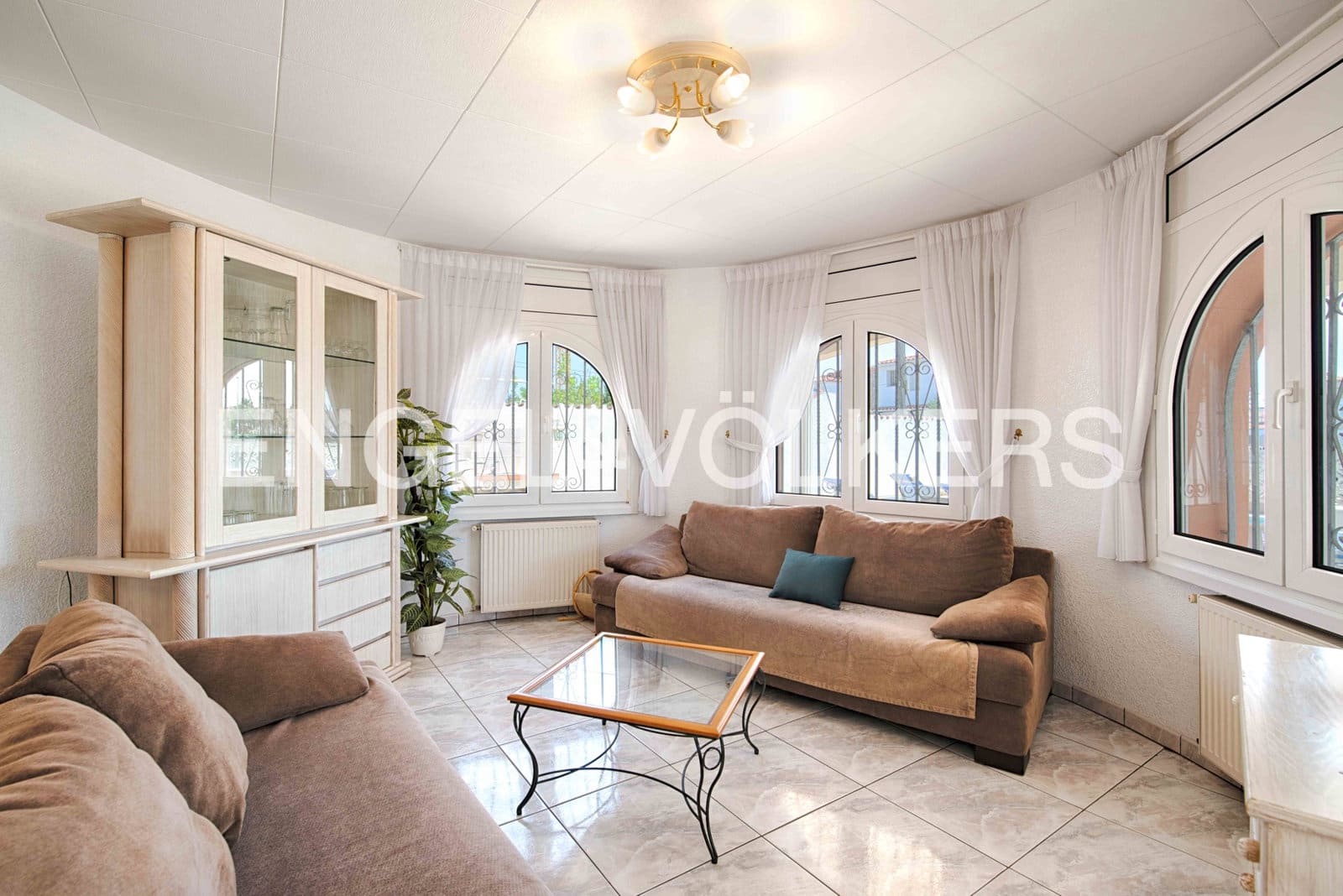 5 Zimmer Villa zu verkaufen in Empuriabrava mit Pool Garage - 749.000 € (Ref: 9074191)