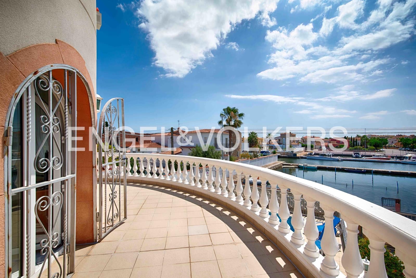 5 Zimmer Villa zu verkaufen in Empuriabrava mit Pool Garage - 749.000 € (Ref: 9074191)