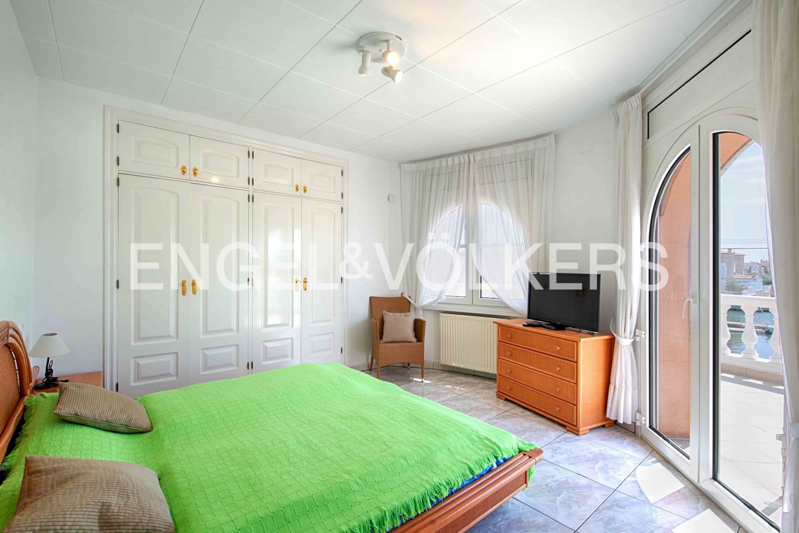 5 Zimmer Villa zu verkaufen in Empuriabrava mit Pool Garage - 749.000 € (Ref: 9074191)