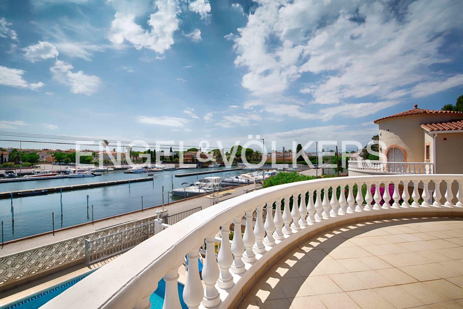 5 Zimmer Villa zu verkaufen in Empuriabrava mit Pool Garage - 749.000 € (Ref: 9074191)