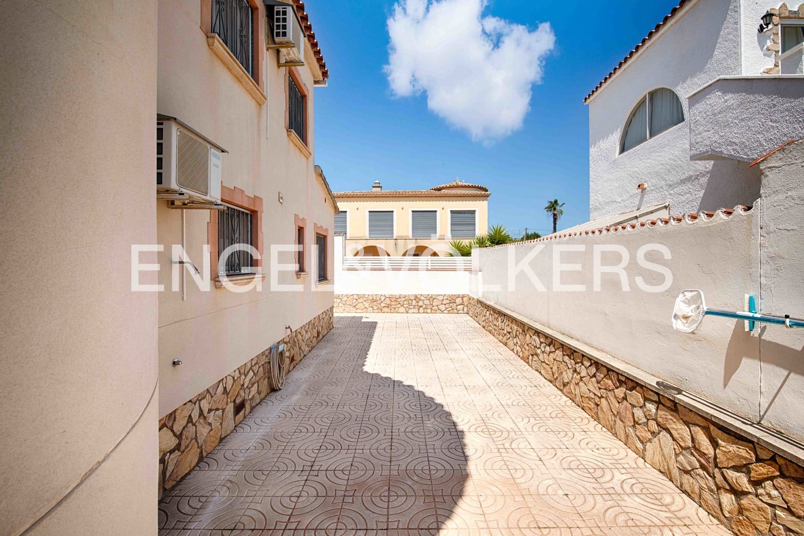 5 Zimmer Villa zu verkaufen in Empuriabrava mit Pool Garage - 749.000 € (Ref: 9074191)