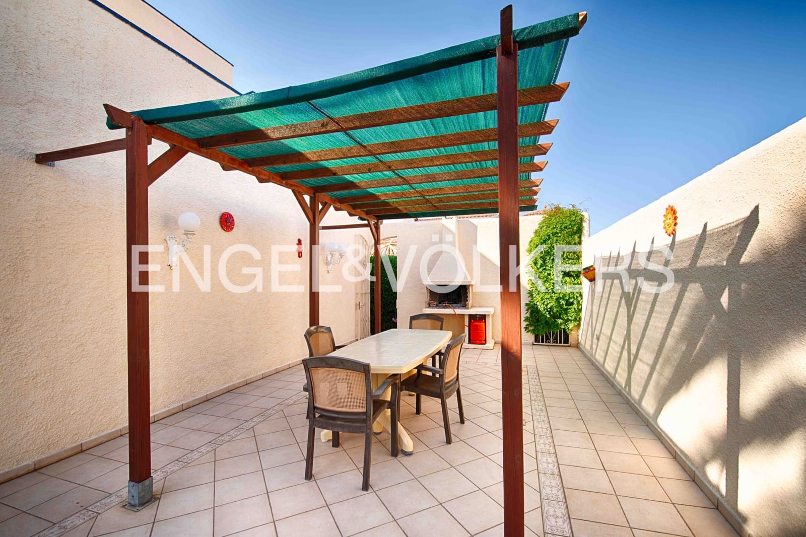 4 soverom Villa til salgs i Empuriabrava med svømmebasseng garasje - € 675 000 (Ref: 9074192)