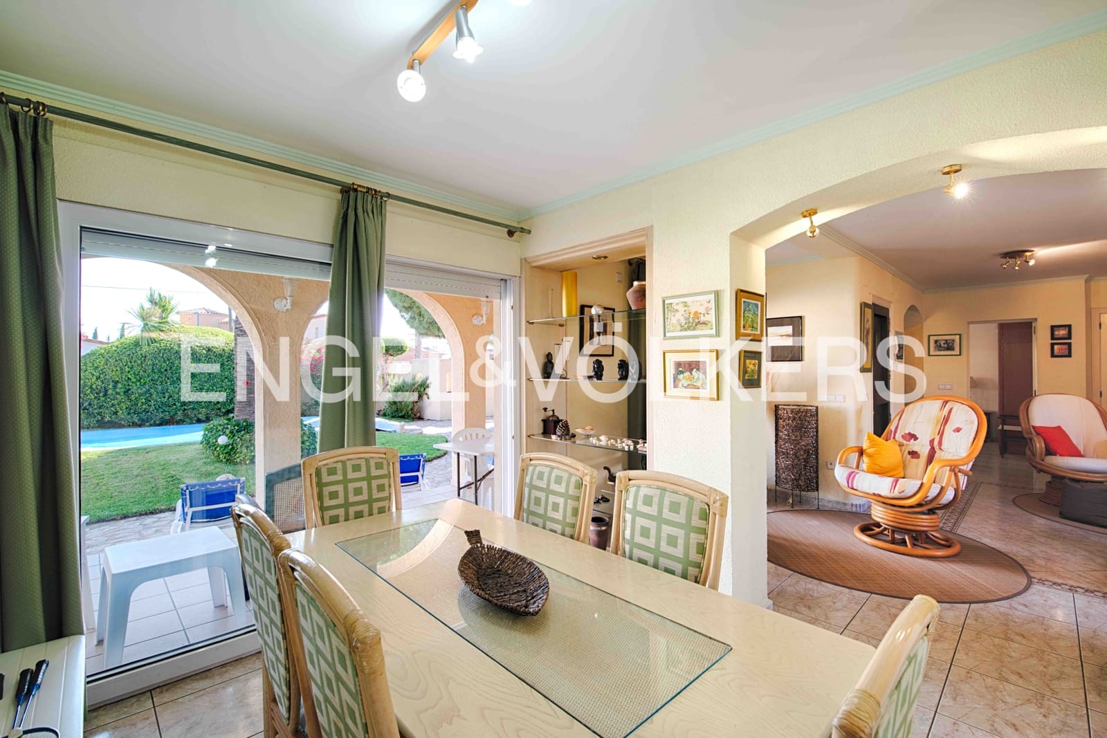 4 soverom Villa til salgs i Empuriabrava med svømmebasseng garasje - € 675 000 (Ref: 9074192)