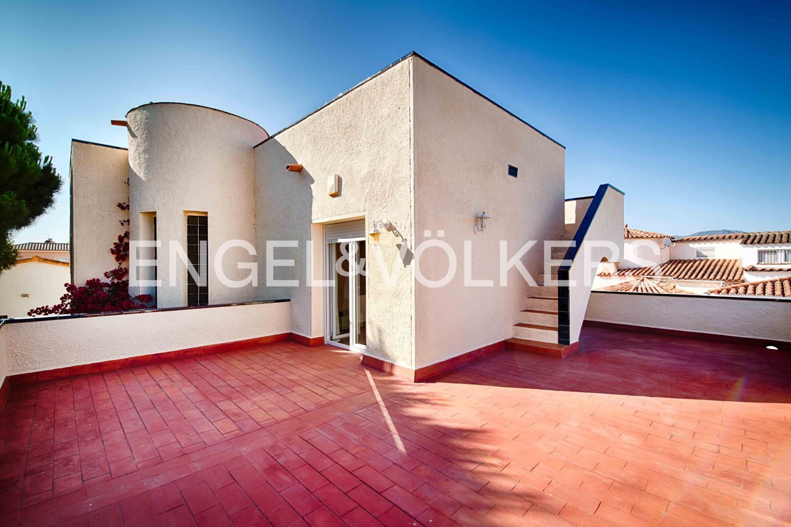 4 soverom Villa til salgs i Empuriabrava med svømmebasseng garasje - € 675 000 (Ref: 9074192)