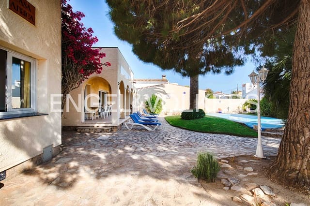 4 makuuhuone Huvila myytävänä paikassa Empuriabrava, Castelló d'Empúries mukana uima-altaan 
autotalli - 675 000 € (Ref: 9074192)