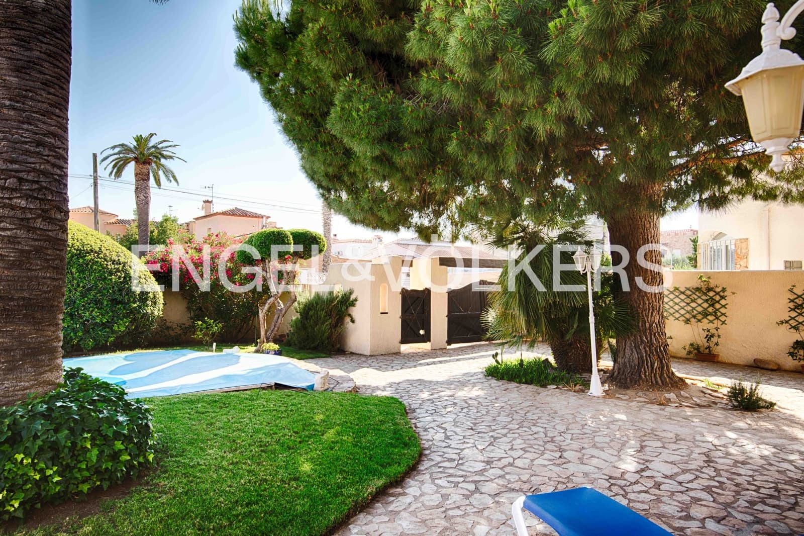 4 soverom Villa til salgs i Empuriabrava med svømmebasseng garasje - € 675 000 (Ref: 9074192)