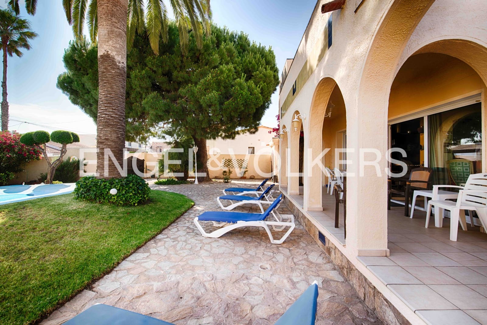 4 soverom Villa til salgs i Empuriabrava med svømmebasseng garasje - € 675 000 (Ref: 9074192)