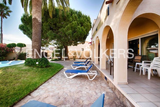 4 makuuhuone Huvila myytävänä paikassa Empuriabrava, Castelló d'Empúries mukana uima-altaan 
autotalli - 675 000 € (Ref: 9074192)