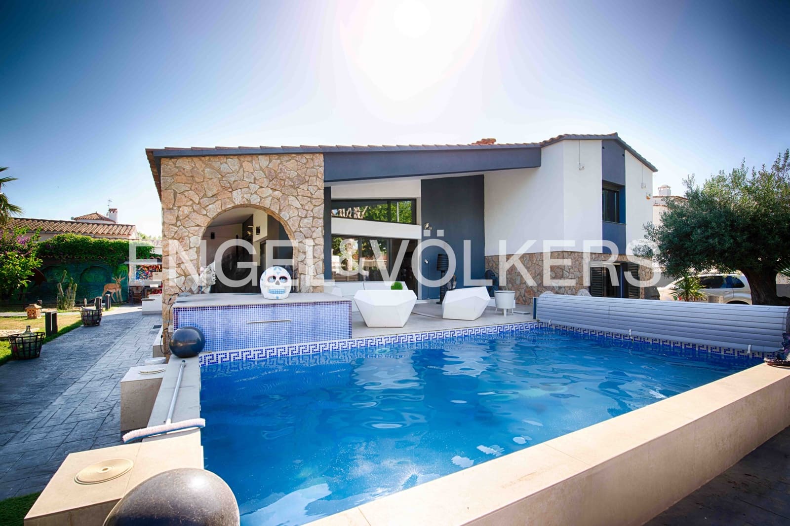 4 slaapkamer Villa te koop in Empuriabrava met zwembad garage - € 1.050.000 (Ref: 9074554)