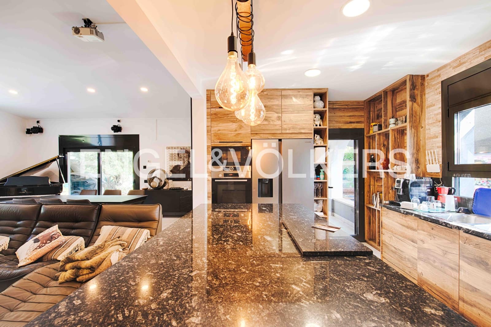 4 slaapkamer Villa te koop in Empuriabrava met zwembad garage - € 1.050.000 (Ref: 9074554)