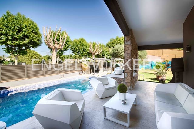 4 sovrum Villa till salu i Empuriabrava, Castelló d'Empúries med pool garage - 1 050 000 € (Ref: 9074554)