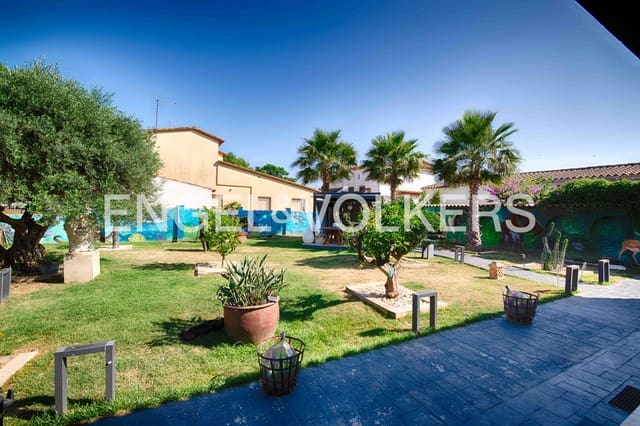 4 soverom Villa til salgs i Empuriabrava, Castelló d'Empúries med svømmebasseng garasje - € 950 000 (Ref: 9074554)
